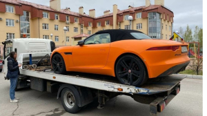 В Петербурге у автоледи, накопившей штрафов почти на 200 тыс. рублей, отобрали оранжевый кабриолет