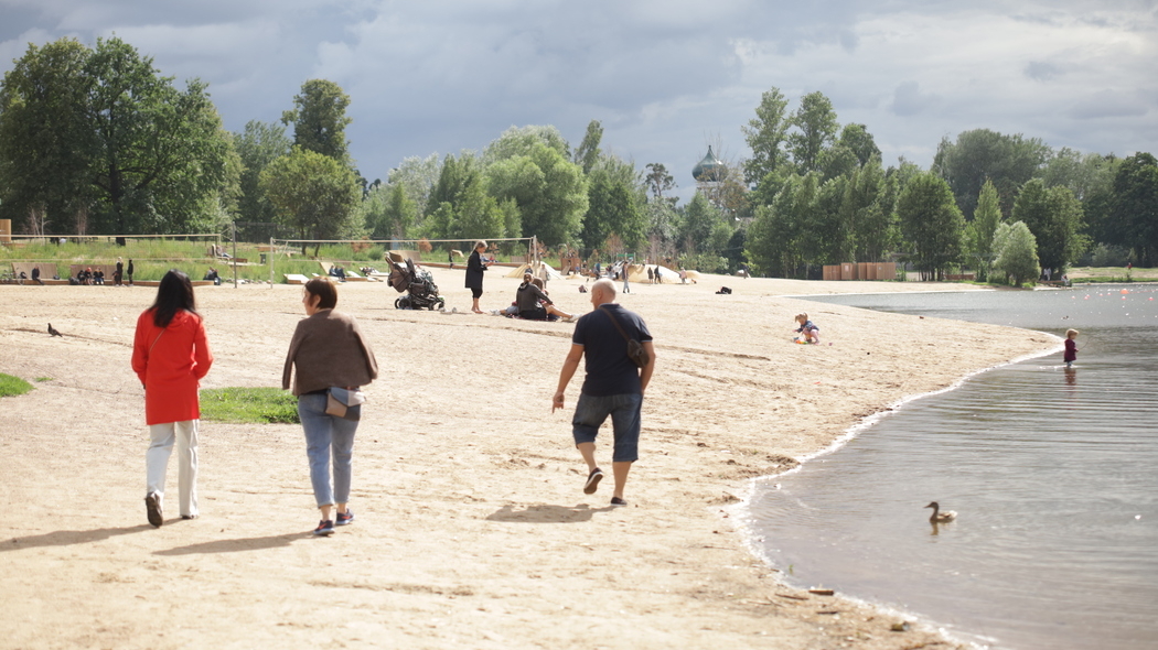 В поселке Солнечное открылся пляж для маломобильных граждан
