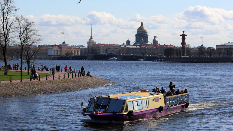 Власти Петербурга планируют ввести туристический сбор