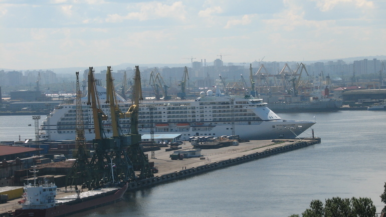 Пассажирский порт отдадут таможенникам после отмены круизов на Запад
