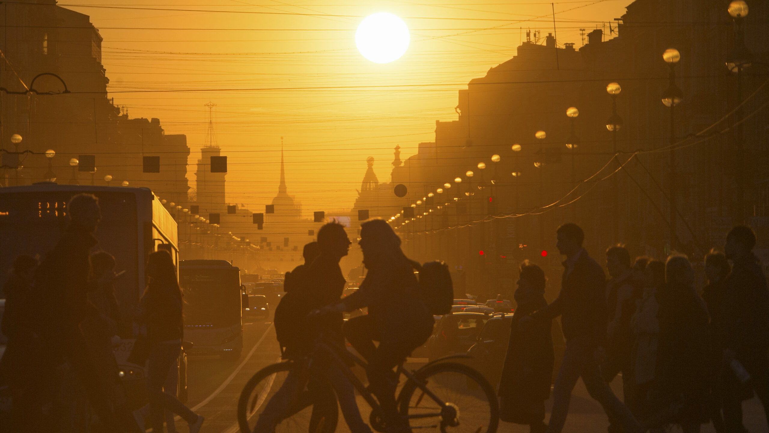В Петербурге из-за жары в ближайшие четыре дня ожидается застой грязного воздуха