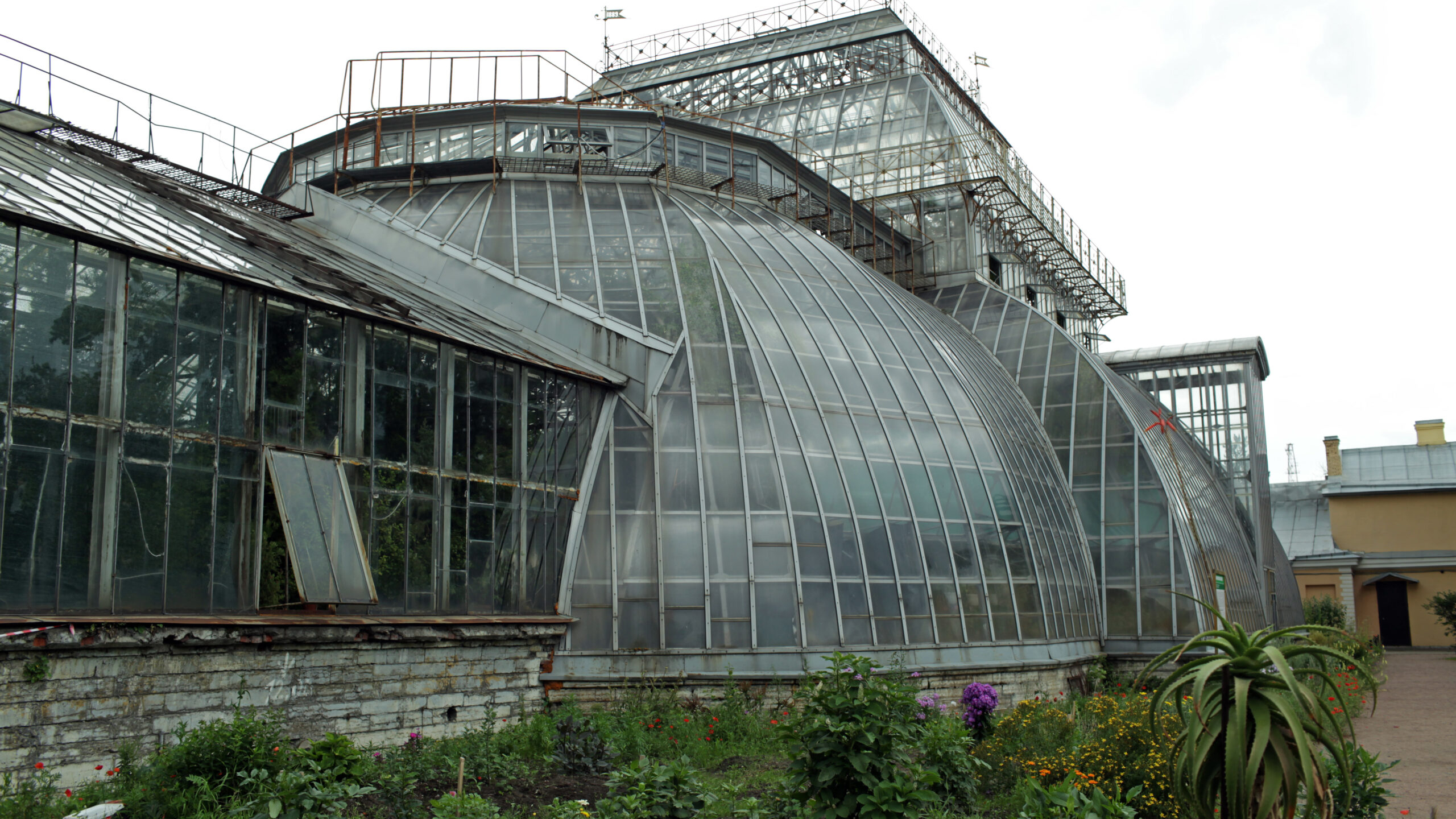 Ботанический сад вновь закрыл оранжереи из-за жаркой погоды
