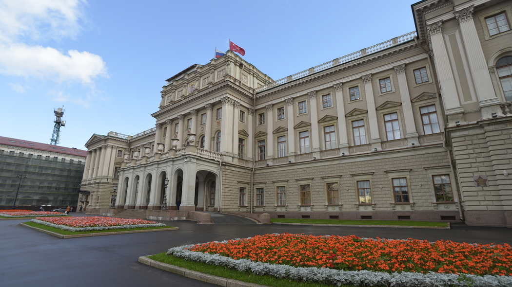Петербургским парламентариям предложили работать через «Депутатские услуги» для экономии бюджета