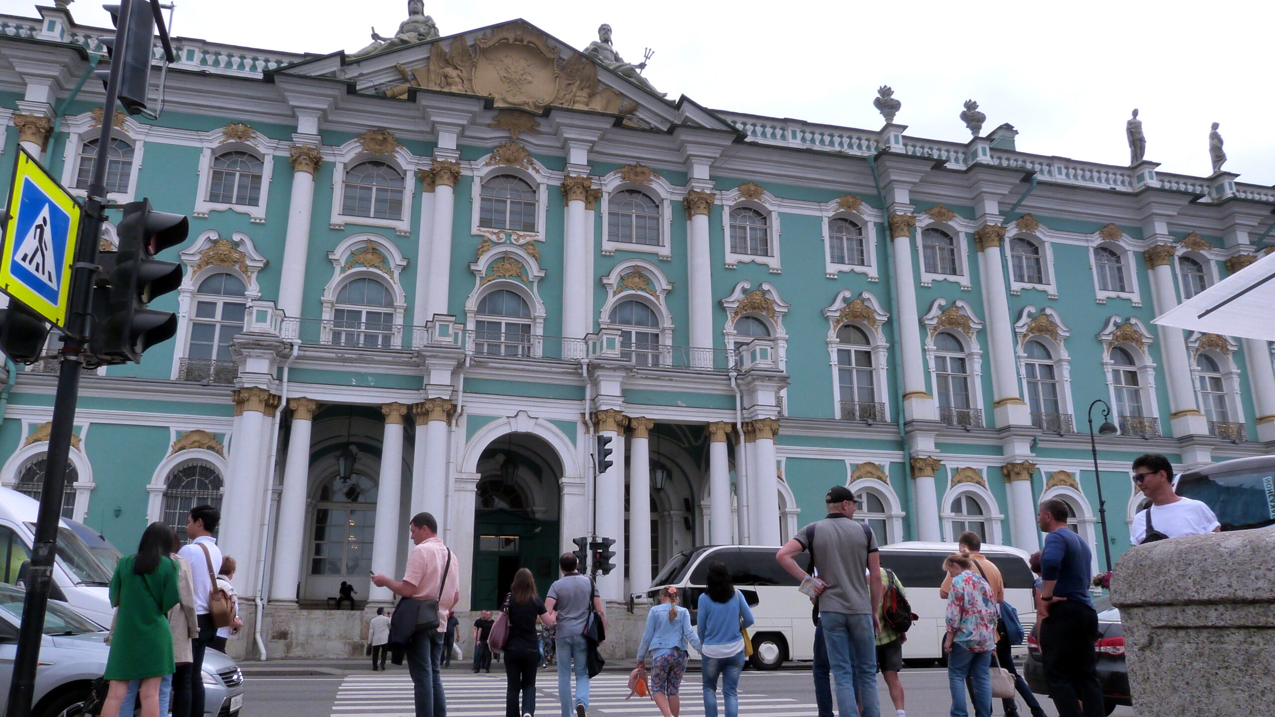 Туристы потратили в Петербурге 215 млрд рублей с начала 2022 года