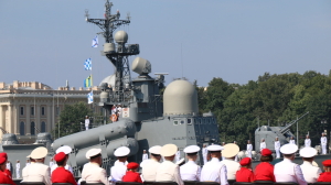 Фрегат «Адмирал Горшков» встал на рейд на набережной Лейтенанта Шмидта для участия в параде ВМФ