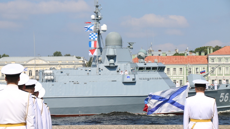 Волонтеры Победы впервые помогут провести Военно-морской парад в Петербурге