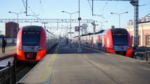 На Финляндском вокзале 13 и 14 августа запустят дополнительные поезда из-за жары
