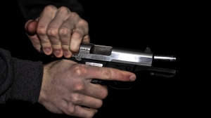 На Заневском проспекте неизвестные на иномарке обстреляли двоих мужчин из травмата