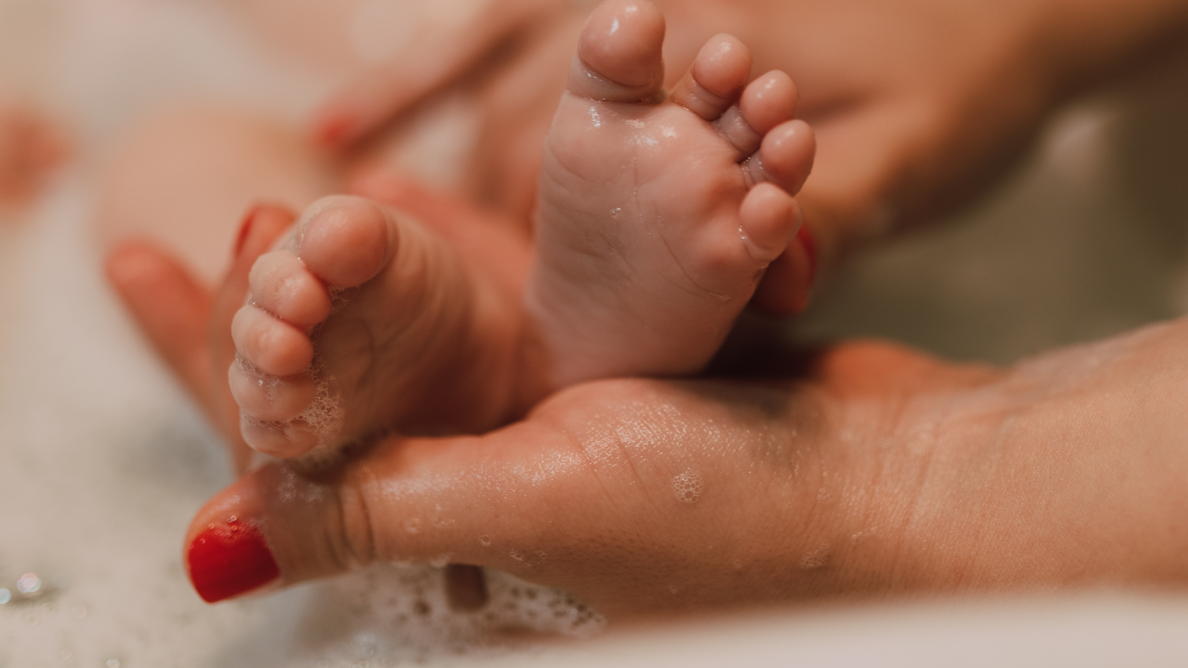 Малышка из семьи с восьмью детьми захлебнулась в ванне в Вырице