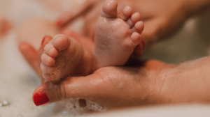 Малышка из семьи с восьмью детьми захлебнулась в ванне в Вырице