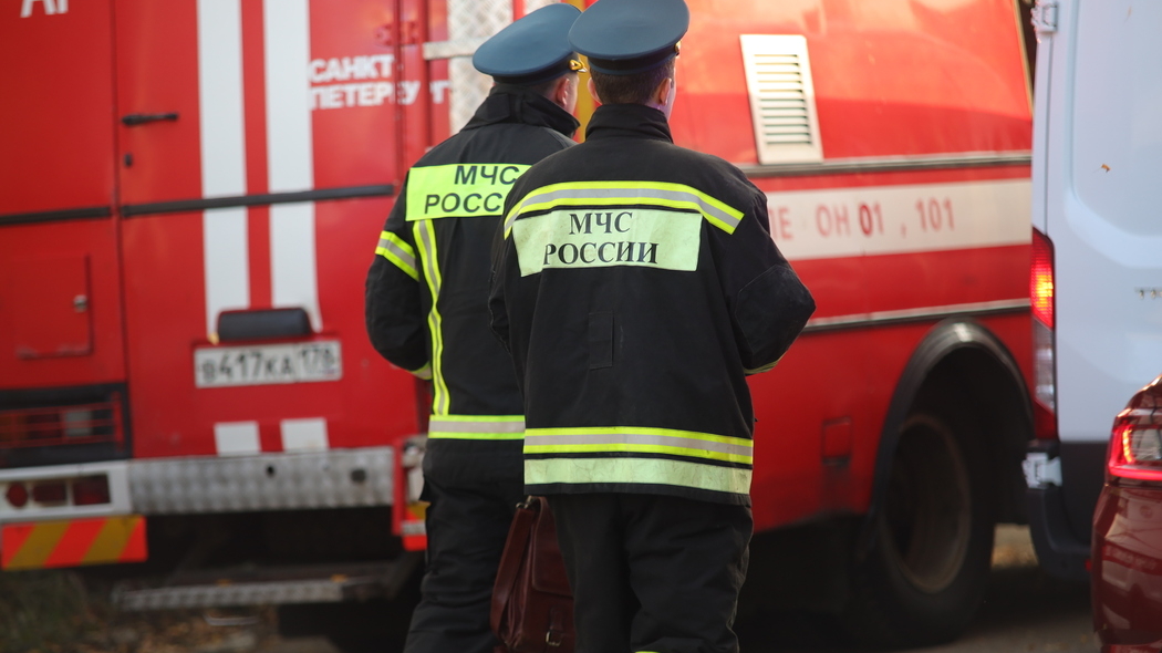 Пожарные больше полутора часов тушили 200 «квадратов» склада запчастей в деревне Токари