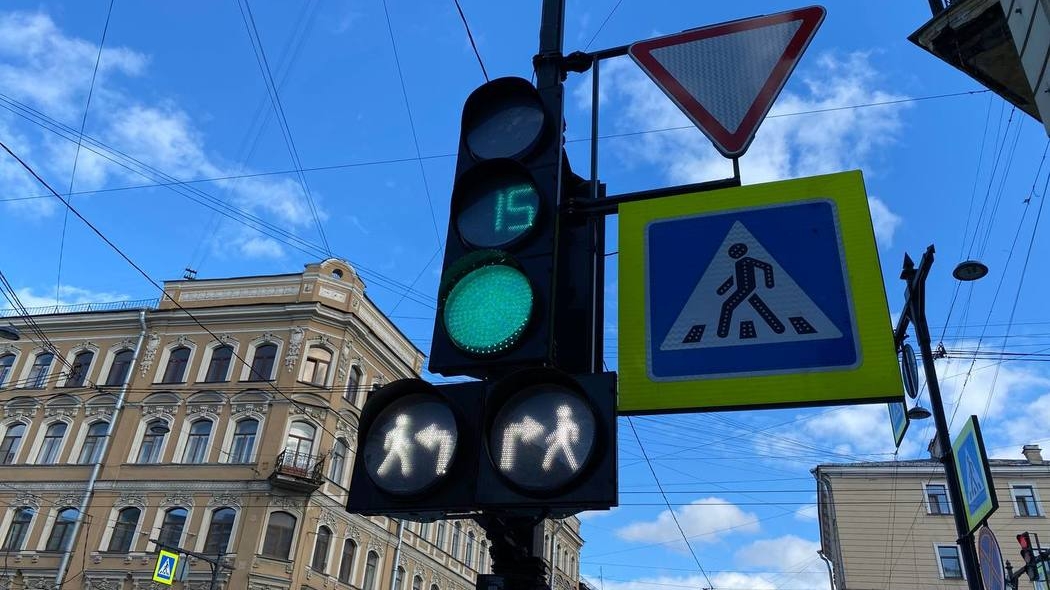 В Петербурге до 15 июля будут запущены четыре новых светофора
