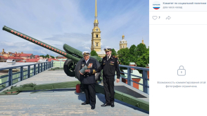Ветеран выстрелил из пушки Петропавловской крепости в честь прорыва морской минной блокады Ленинграда