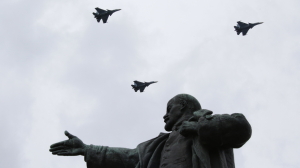 Над Петербургом пронеслись военные истребители перед репетиций парада ВМФ