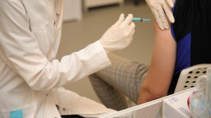 Министр здравоохранения призвал вакцинироваться на фоне активного распространения свиного гриппа