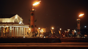 В пятницу зажгут факелы Ростральных колонн в честь Ленинградской Победы