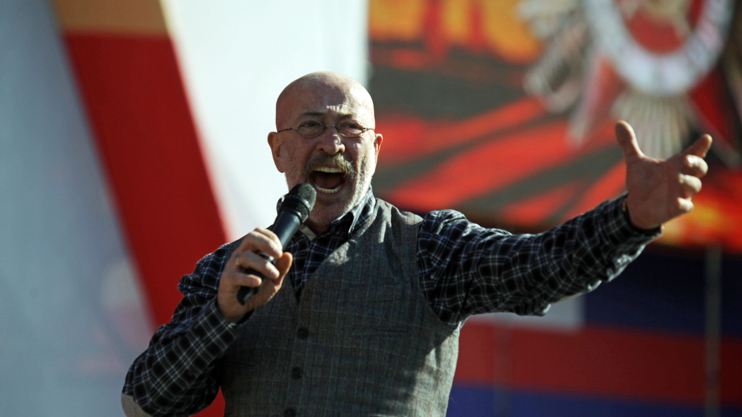 «По местам стоять!»: телеканал Санкт-Петербург проведет трансляцию выступления Розенбаума