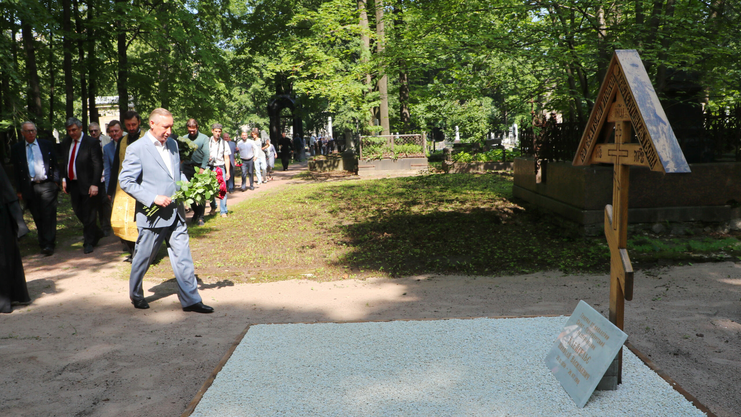 На могиле бывшего градоначальника Баранова в Петербурге установили крест