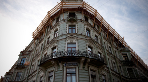 В Петербурге отремонтируют почти 10 тысяч балконов за 2022 год