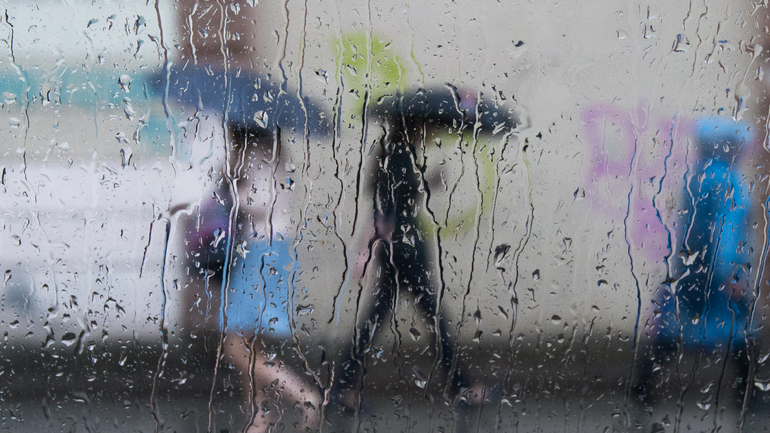 «Водоканал» предупредил автомобилистов о местах скопления воды в петербургскую непогоду