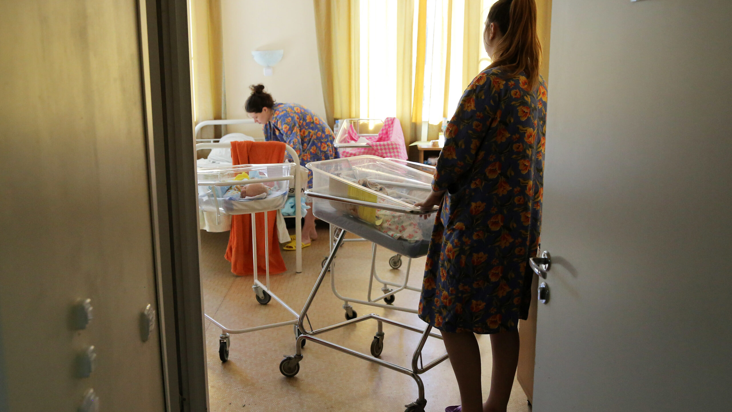 В правительстве Ленобласти назвали причины низкой рождаемости в регионе