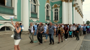 Петербург в 2023 году планирует увеличить поток туристов до 9 миллионов человек в год