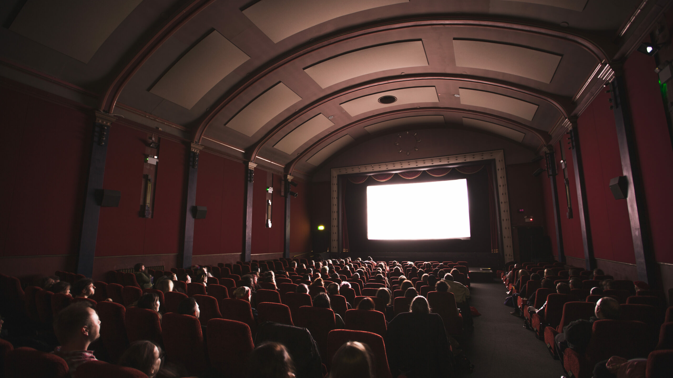 В библиотеках российских онлайн-кинотеатров начали пропадать старые фильмы и сериалы