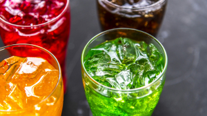 В Госдуме призвали запретить называть праздничный лимонад «детским шампанским»