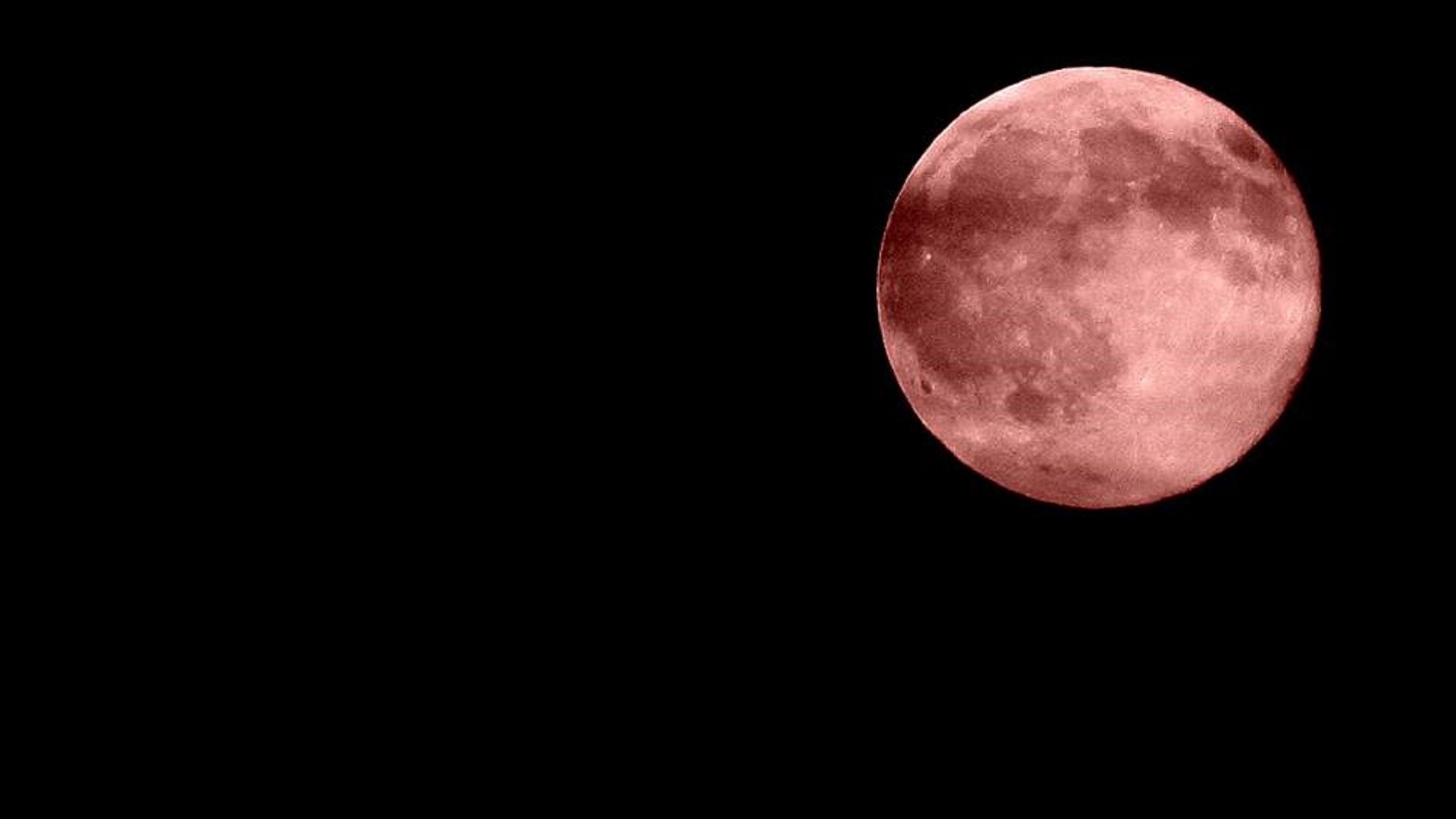 «Кровавая» луна взошла над Петербургом в ночь с 12 на 13 июля