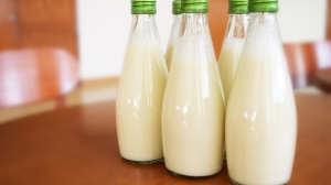 Производители молочки теперь указывают на упаковках вес, а не объем продуктов