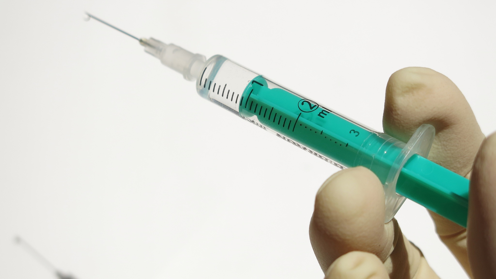 Петербуржцам рассказали, кому следует сделать прививку от гриппа