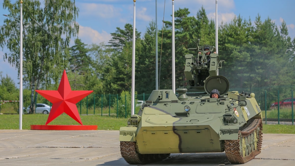 Выставка западной военной техники в москве. Парк Патриот Кронштадт. Парк Патриот выставка военной техники. Парк Патриот бронетехника. Парк Патриот СПБ Кронштадт.