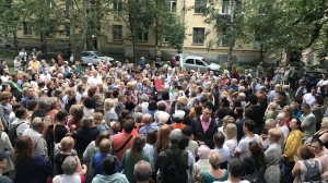 На Рижской улице 150 человек собрались на митинг против реновации