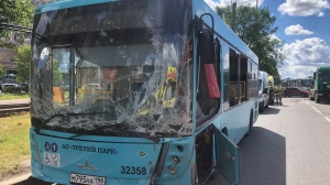Четверо петербуржцев пострадало в аварии с автобусом и грузовиком на Выборгском шоссе
