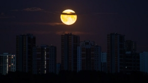 Петербуржцы наблюдали суперлуние в ночь с 13 на 14 июля
