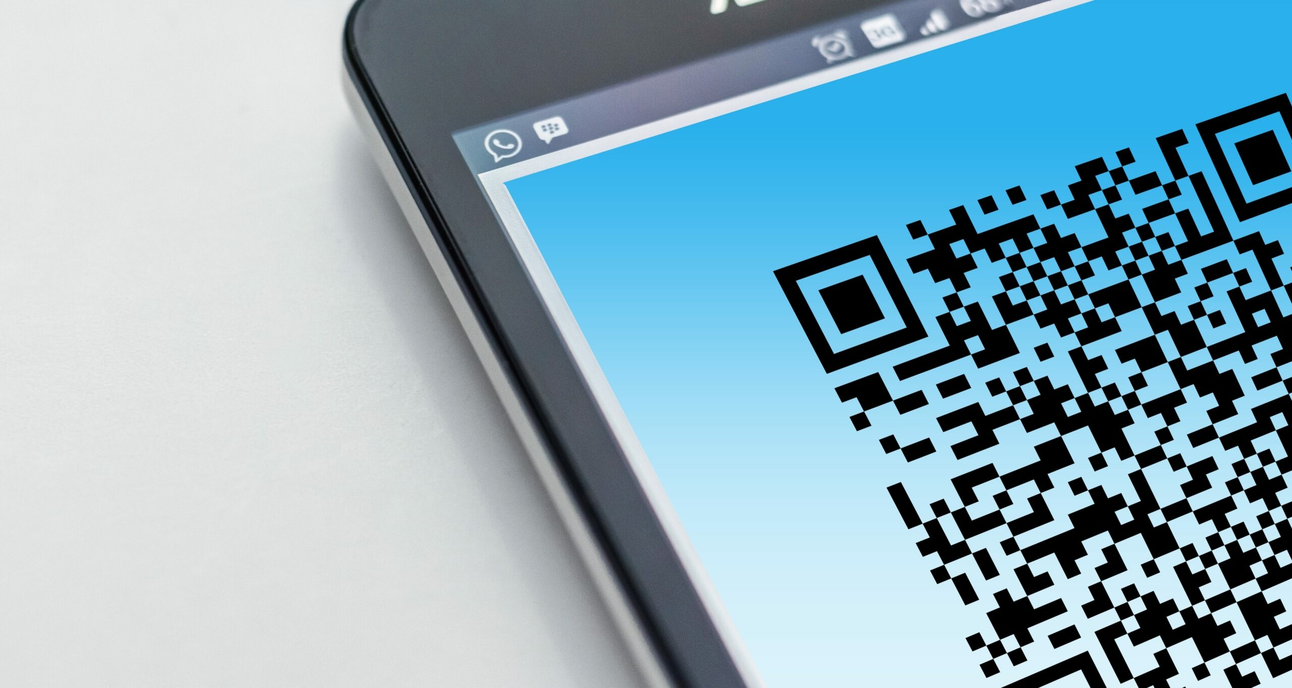 Оплата по QR-коду: опасно или нет? Эксперт рассказал, как правильно  переводить деньги в магазине