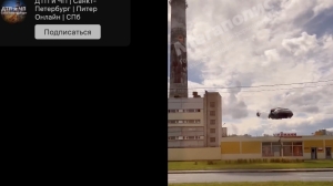 Парашютист неожиданно вылетел на Суздальский проспект, напугав петербуржцев