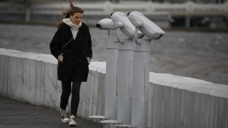 Штормовой ветер задержался в Петербурге в субботу
