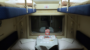Отныне пассажиры верхних полок в поездах официально могут обедать на нижних