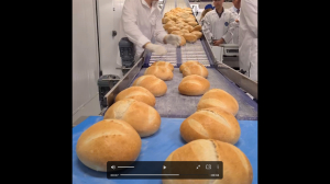 На новом хлебозаводе в Петербурге показали работу современных линий по выпечке хлеба
