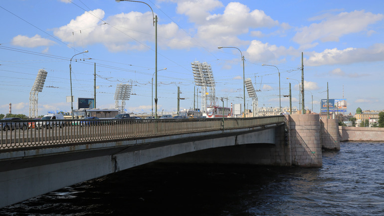 Массовое ДТП с участием скорой и каршеринга произошло на Тучковом мосту