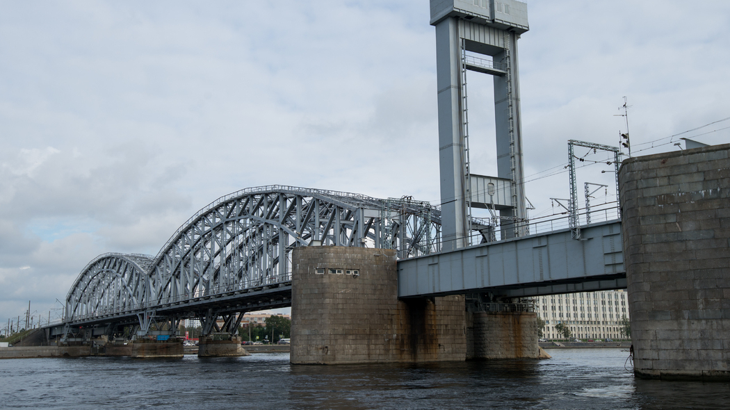 КГИОП изменил исторические границы Октябрьской набережной у Финляндского моста