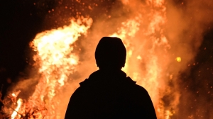 Петербурженку увезли в больницу в результате пожара в “трешке” на Перекупном
