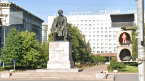 Вандал отделался ограничением свободы за порчу памятника Чернышевскому
