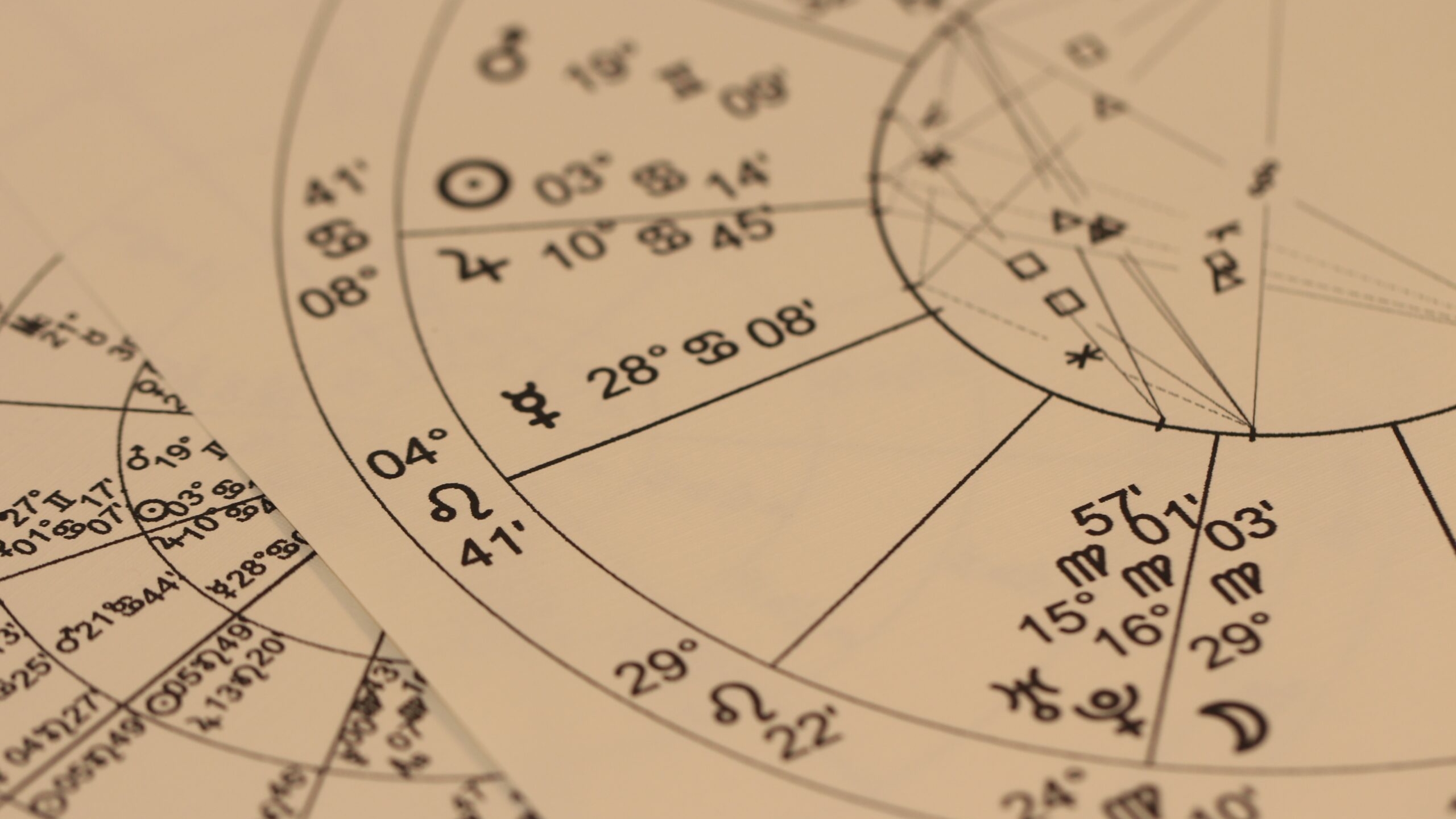 Астрологи пообещали петербуржцам мощный приток денег: повезет лишь трем знакам зодиака