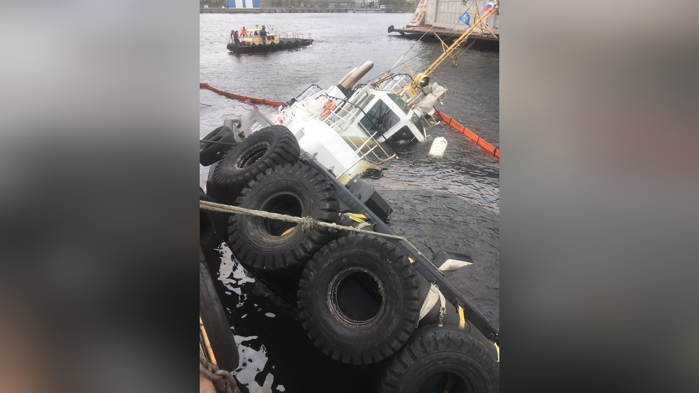Затонувший в мае буксир «Малик» нанес ущерб Финскому заливу на 1 млн рублей из-за разлива топлива