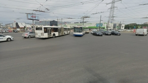 Петербургские водители поддержали запрет левого поворота на углу Коломяжского и Испытателей