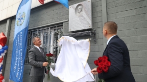 В Выборге открыли мемориальную доску в честь ветеринара Валерия Урбана