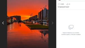 Петербуржцы поделились снимками огненного заката после сносящего деревья урагана