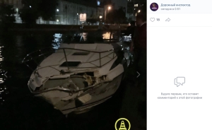 Управляющий катером капитан потерял сознание и влетел в гранитную набережную в Петербурге